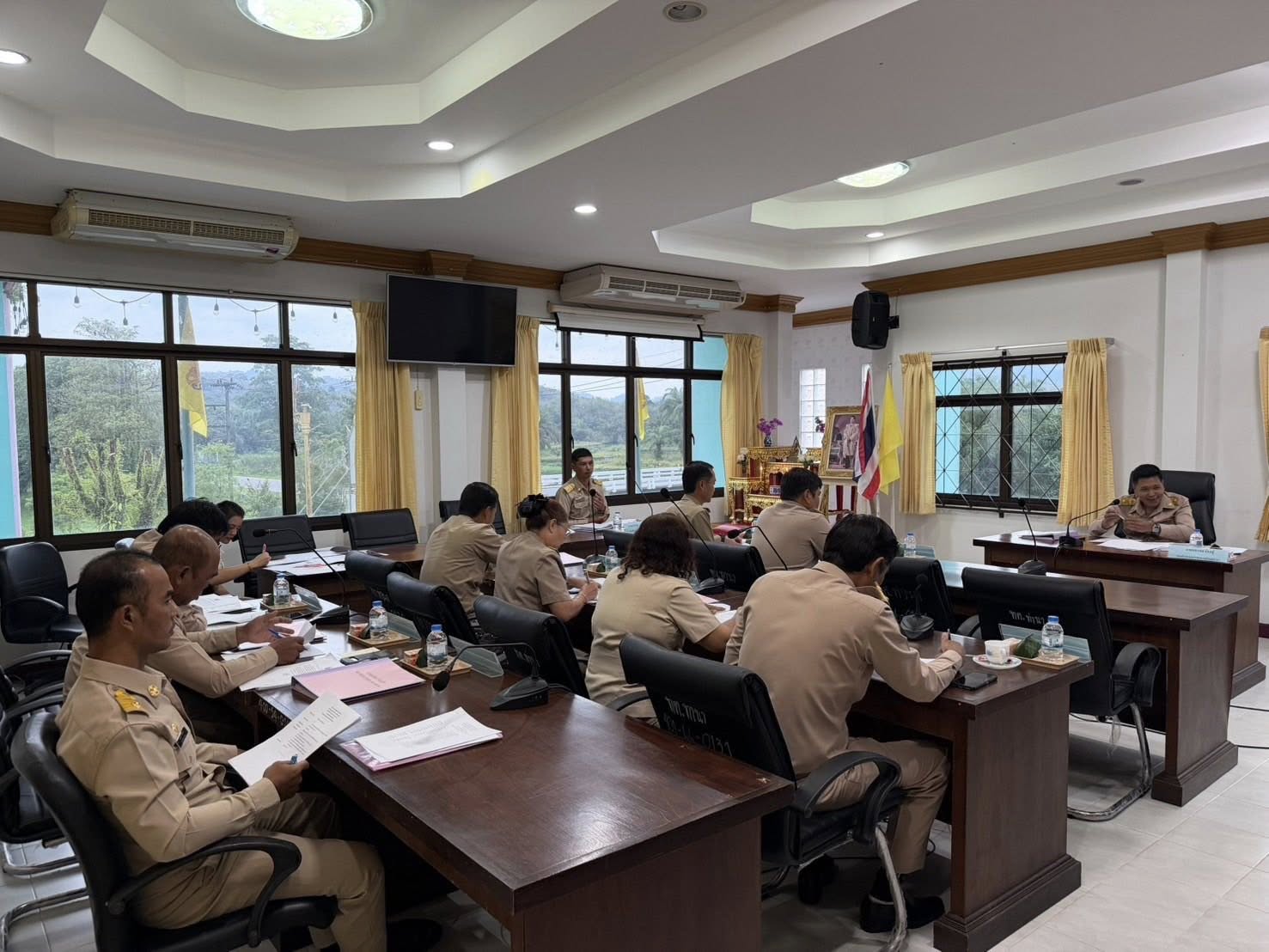 มอบหมายให้ นายพชรพล อ๋องพู่ รองประธานสภาเป็นผู้เปิดการประชุมสภาเทศบาลตำบลท่านา สมัยสามัญสมัยที่ ๔ ครั้งที่ ๑ ประจำปี ๒๕๖๘